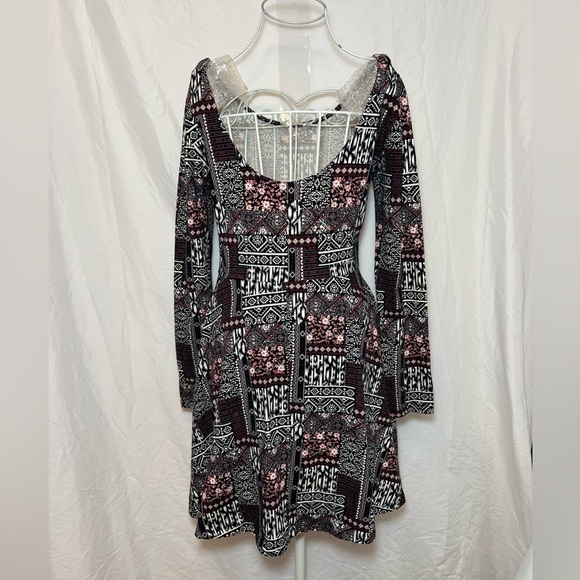 Forever 21 Skater Dress Long Sleeves - Size Medium - Picture 4 of 6